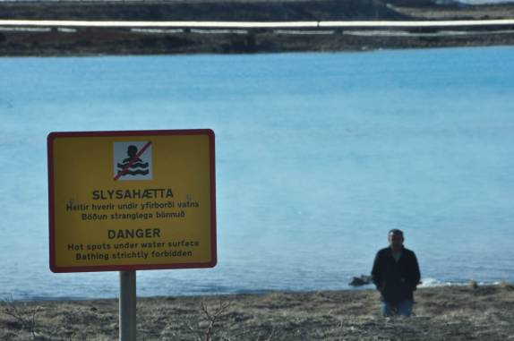 De tão quente, está proibido nadar nesse lago em Myvatn, no nordeste da Islândia